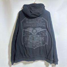 Awesome Harley Davidson Hoodie. Full Zip. Black Thermal Material On One Side And Can Be Flipped To A Brown Color On The Other Side. Pockets On Both Sides. 100% Cotton. Warm And Stretchy. Excellent Preowned Condition. Measurements Laying Flat: 29.5 Inches From Top Of Shoulder To Bottom 29 Inches Armpit To Armpit Harley Davidson Hoodie, Hoodie Full Zip, Thermal Hoodie, Harley Davidson Black, Harley Davidson Shirt, Hoodie Men, The Other Side, Brown Color, Harley Davidson