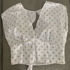 White And Tan Polka Dot Blouse. Linen Look. V Neck. Ties In Back With An Opening And Scrunch At Bottom Of Back. Never Worn. Sleeveless Polka Dot Tops For Vacation, Sleeveless Polka Dot Top For Beach, Polka Dot Tops For Summer Beach Days, Polka Dot Summer Tops For Beach, Polka Dot Tops For Beach In Summer, Summer Polka Dot Tops For Beach, Polka Dot V-neck Tops For Summer, Polka Dot Blouse For Summer Day Out, Polka Dot Blouse For Day Out In Summer