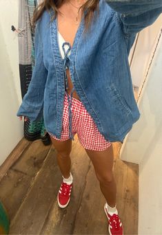 Tie-Front Denim Jacket curated on LTK Denim Vest Outfit Winter, Abstract Outfits, Nyc Travel Outfit, Red Shorts Outfit, Denim Vest Outfit, Western Boho Chic, Vest Outfit, Quoi Porter, Casual Outfit Inspiration