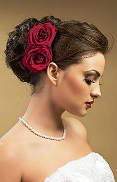 Sanggul Modern, Unique Wedding Hairstyles, Diy Wedding Hair, Woman With Flowers, Bridal Bun, Bridal Hairdo, Bridal Styles, Curly Wedding Hair