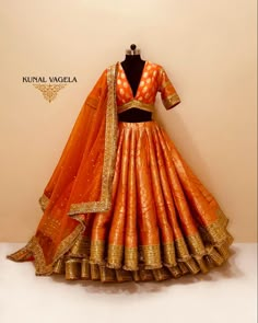 Orange Banarasi Lehenga, Kunal Vagela Lehenga, Orange And Gold Outfit, Banarasi Lehenga Bridal, Rust Orange Lehenga, Banarasi Bridal Lehenga, Orange Bridal Lehenga, Lengha Blouse Designs, Orange Lehenga