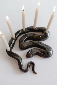 Candle Ceramic Pottery, Cool Pottery Designs, Clay Goth Ideas, Ceramic Art Diy, Insence Holder Ideas Clay, Ceramic Diy Ideas, Snake Ceramics, Clay Decor Ideas, Cool Ceramics Projects