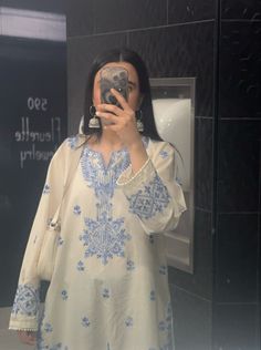 Aesthetic Pakistani Outfits Casual, Pakistani Suit Aesthetic, Casual Kurtas Women, Ethinic Wear Indian Women Kurtis, Desi Core Outfits, Indian Kurti Designs Casual, Desi Fits Casual, Elegant Indian Outfits, Casual Kurti Outfits