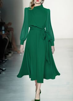 Mode Zara, Dress Sleeve Length, Green Midi Dress, Moda Vintage, Long Sleeve Midi, 가을 패션, Long Sleeve Midi Dress, Solid Dress, Types Of Dresses