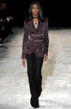 Purple silk Gucci blazer, designed by Tom Ford, from the Fall/Winter 2002 collection as part of look 18, modeled by Valery Prince. 
#gucci #tomford #runwayfashion #fashionarchive #vintageblazer #thereallist Gucci Fall 2002, Tom Ford Gucci 90s, Gucci Tomford, Tom Ford Runway, Gucci Blazer, 90s Blazer, Gucci By Tom Ford, Gucci Runway, Tom Ford Gucci