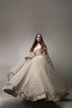 Summer Rain Lehenga Set Lehenga Prevasu White Ivory Lehenga, Lehenga For Indian Wedding, Full White Lehenga, Double Layer Skirt Indian, Gold And Silver Lehenga, Manish Malothra Lehenga, Ivory Colour Lehenga, Ivory Lehnga Designs, Two Layer Lehenga