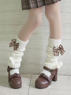 Asian Shoes Fashion, How To Draw Leg Warmers, Leg Warmers Drawing, Cute Shoes Aesthetic, Aesthetic Leg Warmers, How To Style Leg Warmers, Leg Warmers Aesthetic, Leg Warmers Cute, Legs Reference