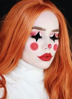 The Most Hauntingly Gorgeous Halloween Makeup Looks on Instagram - Livingly Hot Clown Makeup, Glam Clown, Halloween Costumes You Can Make, Clown Costume Women, Cute Clown Makeup, Clown Photos, Halloween Makeup Clown, Scary Clown Makeup, Joker Makeup