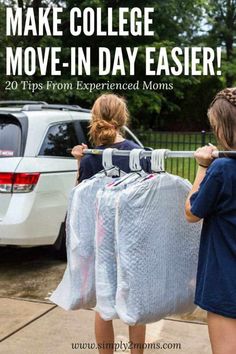 Learn what to expect on college move-in day from two moms who've been there! We share our16 tips & tricks to make move-in day go smoothly! Dorm Room Carpet Ideas, Packing Bedroom Moving Tips, Auburn Village Dorm, Dorm Move In Checklist, Ikea Dorm Hacks, College Move In Checklist, College Checklist Freshman, Ikea Dorm Room Ideas, Rustic Dorm Room Ideas