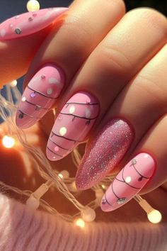 Pink Glitter Design Nails, Vacation Christmas Nails, Cute Pink Nails Design Classy, Cute Christmas Nails Ideas, Year Round Nail Ideas, Quick Easy Nail Designs, Cute Nail Designs Christmas, Pink November Nails, Pink White Christmas Nails