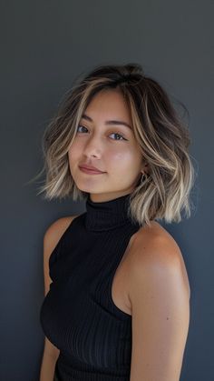 #BlondeHairGoals #BlondeTransformation #HairMakeover #BlondeBeauty #BlondeAmbition #HairInspo #BlondeBombshell #BlondeJourney #NewHairWhoDis #BlondeVibes #HairTransformation #BlondeLife #BlondeHighlights #BlondeObsessed #BlondeMagic Hair Color Inspo For Short Hair, Short Hair Balayage Money Piece, Dark Root Balayage Short Hair, Blonde Balayage On Black Hair Short, Mini Baylage Hair, Blonde Short Hair Dark Roots, Long Bob Color Ideas, Short Hair Dark Roots Blonde Ends, Brown To Blonde Bob