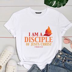 a t - shirt that says i am a disciples of jesus christ