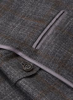 Crafted from a luxurious blend of wool, silk and cashmere from Italy, this plaid soft jacket is a stylish alternative to a classic solid sport coat. It's cut with a natural shoulder and constructed with a half-lined interior for relaxed wear. Detailed with a notched lapel, barchetta chest pocket and teardrop buttonholes, and finished with a hand-tacked lapel pin and genuine Italian horn buttons. Italian Horn, Collegiate Style, Polo Pullover, Mens Sport Coat, Soft Jacket, Golf Shoes Mens, Womens Golf Shoes, Vests Mens, Sport Coats