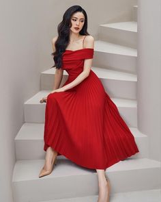 Gown Photoshoot, Khmer Clothes, Red Midi, Fringe Dress, Pleated Midi Dress, Red Midi Dress, Outfits Winter, Elegant Outfit