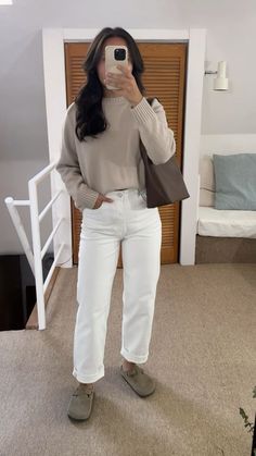 Birkenstock Clogs Outfit Business Casual, White And Neutral Outfit, Birk Clogs Outfit Fall, Birkenstock Suede Clogs Outfit, How To Style White Baggy Jeans, How To Style Clog Birkenstocks, White Birkenstock Clogs Outfit, Burk Clog Outfits, Tan Birkenstock Clogs Outfit