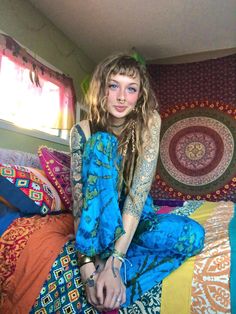 "*◅ ↠ ॐ ☽ ◅* Namaste *▻ ☾ ॐ  *◅ ☽ Shanti Bells ☾ ▻* These tie dye splatter bell bottoms are made for movement! Perfect for flow activities. Handmade and hand-dyed, available from a variety of 5 colour ways to choose from 🌈 The fitting around the thigh is flattering & shaping until the material billows out at the knee into a wide flare.  Featuring drawstrings on either side of the thigh that can be cinched for shape and length adjustment! The material consists of a quality cotton Lycra blend; cotton giving ultra softness while Lycra holds everything in.  95% Cotton * 5% Lycra (highly breathable) NOTE: each piece varies slightly in pattern due to the nature of tie dye *◅ ↠ ॐ ☽ ◅* SIZING *▻ ☾ ॐ  S/M - waistband will stretch from 25-32cm (25\") [relaxed but supportive fitting]. Recommended si Flow Activities, Hippy Festival, Festival Outfits Women, Hippie Lifestyle, Mode Hippie, Goddess Costume, Hot Leggings, Earthy Outfits, Estilo Hippie