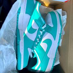 The Nike Dunk Low 'Clear Jade' Makes Use Of A Smooth Leather Upper, Featuring A Pristine White Base With Emerald Green Overlays And A Color-Matched Swoosh. Size - Us M 7.5 Jordan 1s Low Top, Tiffany Blue Jordans, Shoes Sneakers Dunks, Shoe Inspo Sneakers Jordans, Shoes For 6th Grade, Neon Dunks, Cute Shoes For Back To School, Shoes For Back To School 2024, Clear Jade Dunks Outfit