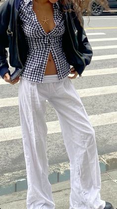 Paris Fits Summer, Gala Gonzalez, Emmanuelle Alt, Mode Inspiration, White Pants, Dream Clothes, Fashion Killa