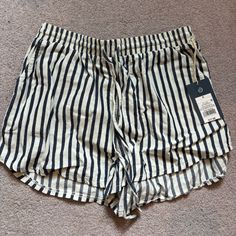 Universal Threads White And Navy Striped Shorts - Size Small. Never Worn, Tags Still On Striped Pajama Shorts For Day Out, Casual Striped Summer Pajama Shorts, Casual Striped Pajama Shorts, Striped Shorts For Summer Day Out, Casual Striped Pajama Shorts For Beach, Casual Striped High-waisted Pajama Shorts, Striped Summer Pajama Shorts For Beach Season, Striped Pajama Shorts For Vacation, Summer Striped Pajama Shorts For Beach Season