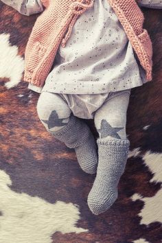 Love this winter look for a baby girl. Appropriate for Melbourne in recent weeks. Winter Baby Outfits, Tocoto Vintage, Cloth Shop, Baby Mode, Cool Baby, Winter Baby, Everything Baby, Baby Outfits