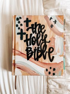 Decorate Bible Cover Ideas, Painted Bible Cover Ideas Easy, Customized Bible Cover Ideas, Painted Bible Cover Diy Simple, Bible Cover Ideas, Paint Scripture Cover