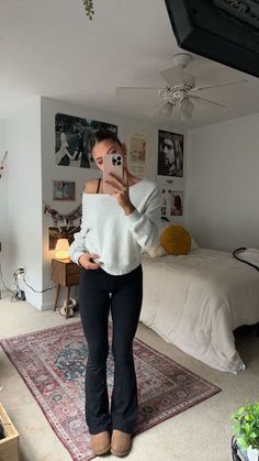 Flare Yoga Pants Athletic Outfit Ideas For School, Athleisure Outfits Aesthetic, Uk College Outfits, College Outfits Uk, Ava Outfit, Adrette Outfits, Stile Blair Waldorf, Look Legging, Fest Outfits