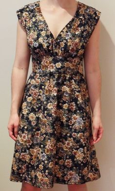 Retro Vintage Dresses, Womens Floral Dress, Fashion Over 50, Lovely Dresses, Winter Dresses, Moda Fashion, Simple Dresses, Night Dress, Beautiful Dresses