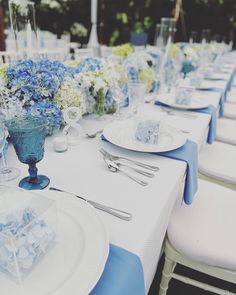 a table set with blue and white flowers