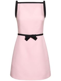 Spaghetti straps. Back zip closure. Front bow detail. Model is wearing a size38 Couture Mini Dress, Look Retro, Pink Outfits, Silk Crepe, Fancy Dresses, Bow Detail, Valentino Garavani, Classy Outfits, Pink Black