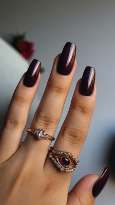 Achieve stunning burgundy nails with our latest collection of designs From dark red to classy black explore various ideas for nail art including elegant French designs short tips chic chrome and stylish acrylic short nails Discover the perfect burgundy nail polish to complement your style and elevate your look with sophisticated designs Black Burgundy Nails, Dark Nails With Chrome, Maroon Nails With Chrome, Dark Burgundy Nails Designs, Maroon Fall Nails Burgundy, Maroon Chrome Nails, Burgundy And Black Nails, Burgundy Christmas Nails, Dark Plum Nails