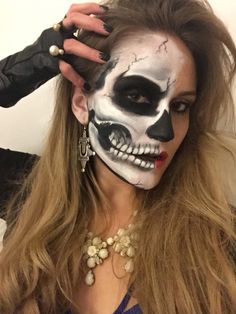 Skullduggery 2016 Half Skull Makeup Halloween, Skeleton Queen Costume, Halloween Women Makeup, Half Skull Makeup, Maleficent Halloween Costume, Pirate Makeup, Halloween Maquillaje, Red Eye Makeup