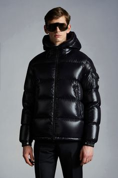 Moncler Maya, Short Puffer Jacket, Black Quilted Jacket, Winter Puffer Jackets, Moncler Jacket, Mens Parka, Winter Parka, Navy Jacket, Jackets For Men