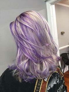 Blond And Purple Hair, Lowlights Caramel, Lowlights Hair, Purple Blonde Hair, Purple Blonde, Ash Blond, Purple Hair Highlights, Hair Highlights And Lowlights, Highlights Lowlights