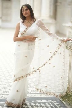 Shop for Peeli Dori White Silk Organza Hand Embroidered Saree Set for Women Online at Aza Fashions Ivory Colour Wedding Saree, White Organza Saree, Embroidered Neckline, Gold Embroidery, Organza Saree, Silk Organza, Resort Wedding, Off White Color, White Silk