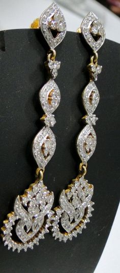 18 CT SOLID GOLD GENUINE DIAMOND SET long chandeliers earrings BEAUTIFULLY MADE DESIGNER PAIR . 14 CT GOLD WEIGHT-10.400 GMS DIAMOND WEIGHT-4.5 CT, SIZE-6.5/1.5 CM, DIAMOND DETAIL-CENTER CLEAN, BELGIUM CUT, WHITE-GH, PURITY-VS Gold Diamond Chandelier Earrings With Elegant Design, Gold Diamond Cut Linear Earrings For Wedding, Gold Linear Earrings With Diamond Cut For Wedding, Gold Diamond Dangle Bridal Earrings, Gold Chandelier Earrings With Diamond Accents For Anniversary, Dazzling Hand Set Gold Earrings, Dazzling Gold Diamond Chandelier Earrings, Formal Gold Diamond Danglers, Traditional Gold Diamond Chandelier Earrings