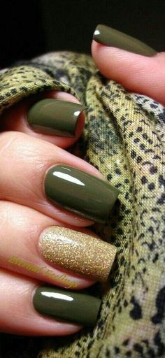 Winter Nails Green, Olive Nails, Fall Gel Nails, Nails Green, Dipped Nails, Fancy Nails, Short Acrylic Nails, Gorgeous Nails