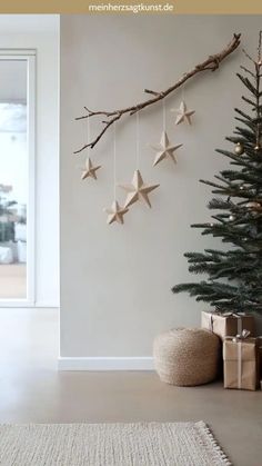 Natural Christmas Decorations Diy, Christmas Decor Natural, Scandinavian Christmas Decorations, Natural Christmas Decor, Christmas Vignettes, Scandi Christmas, Modern Christmas Decor, Christmas Themes Decorations, Natural Christmas