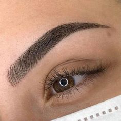 Um espaço online para você aprender tudo sobre Moda e Beleza Eyebrows Goals, Arch Brows, Arched Eyebrows, Guys Eyebrows, Eyebrow Makeup Tips, Bold Brows, Permanent Makeup Eyebrows, Eyebrow Enhancer, Eyebrow Stencil