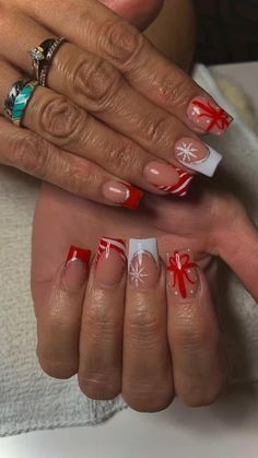 Cute Christmas Nails Red And Green, Christmas Nails Short Red, Christmas Nails Short Square, Christmas Nails 2022, Christmas Nails Short, Waves Hair, Beauty Nails Design, Cute Christmas Nails