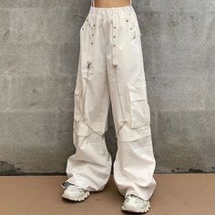 Dodobye White Cargo Pants Women Streetwear Fashion Baggy Chain High Waist Wide Leg Casual Sweatpants Y2k Vintage Mujer Trousers
SPECIFICATIONS
Brand Name: Dodobye
Style: Safari Style
Age: JUNIOR
Origin: Mainland US(Origin)
CN: Zhejiang
Season: All season
Waist Type: high
Decoration: Pockets
Decoration: vintage
Decoration: CHAIN
Elasticity: Non Strech
Fabric Type: Broadcloth
Pattern Type: Solid
Pant Style: Cargo Pants
Material: POLYESTER
Fit Type: LOOSE
Length: full length
Craft of Weaving: TA... Cargo Pants With Chain, Goth Hippie, Hip Hop Trousers, White Overalls, White Cargo Pants, Baggy Sweatpants, Workwear Trousers, High Street Fashion, Casual Sweatpants