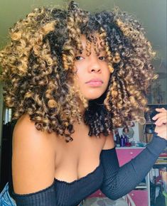 Curly Highlights, Hair Upstyles, Natural Hair Beauty, Curly Girl Method, Types Of Curls, Curly Girl, Natural Hair Care