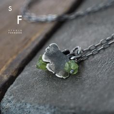 Handmade  dainty necklace is made of sterling silver and Peridot Measurements: Silver leaf 0.3 - 0.5" (8-14mm), Stones 0.16 - 0.3" (4-8mm) Chain 15"-20" + 1.57 " extender (38-51cm + 4 cm extender)  The necklace worn by the model is 17" (44cm) long, Its weight is 3.7g Thank you for visiting! All jewelry designs, pictures and descriptions belong to formood Artur Hornowski and are protected by international copyright Ginkgo Biloba, Oxidized Sterling Silver, Dainty Necklace, Silver Leaf, Pendant Necklaces, Poland, Jewelry Necklace Pendant, Etsy Accessories, Jewelry Design