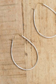 The Large Anjou Hoops exude elegance, made from sterling silver, in a natural shaped hoop with a gold clasp. The organic and irregular shape of the hoop highlights natural beauty, with a minimalist but bold effect. Modern Hammered Teardrop Jewelry, Minimalist Hammered Teardrop Jewelry, Modern Teardrop Hand Forged Hoop Earrings, Modern Hammered Drop Jewelry, Everyday Hand Forged Teardrop Hoop Earrings, Hasami Porcelain, Tea Container, Farmhouse Pottery, Bar Accessories