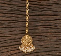 Plain Gold Tikka Antique Maang Tikka Height = 155 mm || Width = 34 mm Plain Gold Tikka Antique Maang Tikka Whether you are the bride or sassy bridesmaid, no lehenga is complete without a maang tikka. This Kundan pearl maang tikka is perfect to steal the show with its elegance . The meticulous attention paid to the craftsmanship makes it an epitome of jewelry inspiration. 100% Satisfaction Guarantee: Long Lasting Plating, High-Quality Stones. Gifting: This charming maang tikka comes in a beautifu Kundan Tikka With Latkans For Rituals, Festive Tikka With Stone Work For Rituals, Kundan Tikka For Temple Jewelry, Temple Jewelry Tikka With Latkans For Eid, Bollywood Style Tikka For Rituals With Intricate Design, Bollywood Style Tikka With Intricate Design For Rituals, Chandbali Tikka With Intricate Design For Rituals, Adjustable Chandbali Tikka For Diwali, Bollywood Style Chandbali Tikka For Rituals