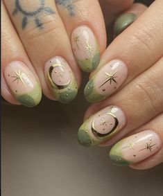 Olive Nail Art Designs, Short Nail Art Green, Neutral Short Nail Designs, Olive Nails Design, Biab Nails Inspiration, Spring Wedding Nails, Retro Nail Designs, Demure Nails, Nail Design Green