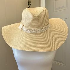 Brand: Forever 21 Inside Hat Circumference: 21.75” Brim Length: 4.5” Material: 100% Paper Yarn Color: Tan Notes: Lace Wrap Around Head. Brand New Without Tags, Never Worn! Super Cute Just Nowhere To Wear It. Please Ask Me Any Questions! Adjustable Wide Brim Fedora, Cream Wide Brim Fedora For Vacation, Cream Fedora For Kentucky Derby Vacation, Chic Beige Hat For Beach Season, Chic Cream Fedora Sun Hat, Trendy Sun Hat With Flat Brim, Trendy Flat Brim Sun Hat, Chic Wide Brim Fedora For Spring, Panama Hat For Day Out