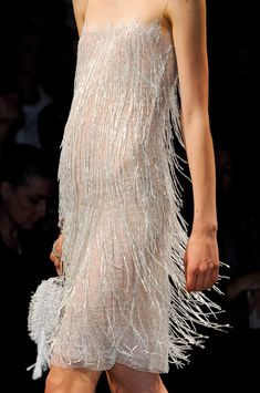 swinging pearl feathers- Alberta Ferretti Spring 2013 Parisienne Chic, Runway Details, 20s Fashion, Plain Dress, Tassels Fashion, Fringe Dress, Moda Vintage, Alberta Ferretti, Gorgeous Gowns