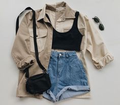 Hour Glass Summer Outfits, Beige Tones Outfit, Stylish Casual Outfits Women Summer, Chic Summer Outfits Aesthetic, Boho Spring Outfits 2023, Neutral Country Outfit, Spring Womens Outfits, Cutoffs Outfit, Simple Summer Outfits For Women