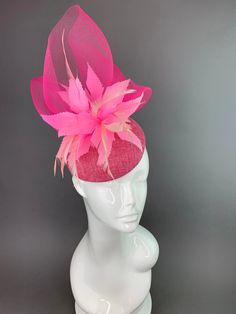 “THE LYNDIE LEIGH” Linnen and crinoline fascinator adorned with feathers. Attaches with a clip or headband, (both options are included). This is perfect for the Kentucky Derby, Church, Wedding, Bridal Shower, Wedding or any special occasion. This piece is one size fits all & made to wear on the RIGHT OR LEFT side of your head. Fascinator includes a hat care card with instructions on how to care for & keep your piece beautiful over time. Looking for a customized piece? Please send me a message an Crinoline Fascinator, Blush Pink Fascinator, Bachelorette Hats, Fascinator Hats Wedding, Green Fascinator, Pink Fascinator, Run For The Roses, Bridal Hat, Tea Party Hats