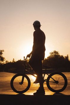 Best BMX Bikes - BikesReviewed.com Bicycle Tricks, Bike Images, Bike Silhouette, Time Lapse Photography, Bicycle Types